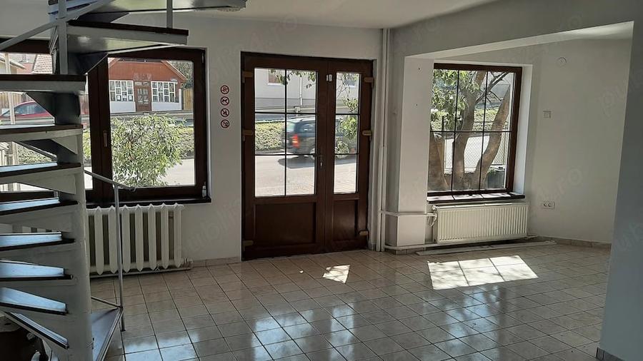 Spațiu comercial, de 90 mp, în Central