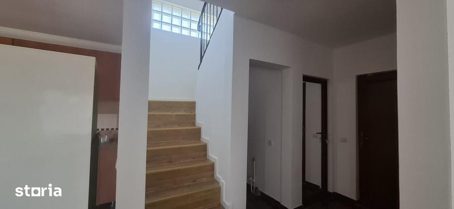Casă cu 8 camere cu Teren 776 Mp în Central