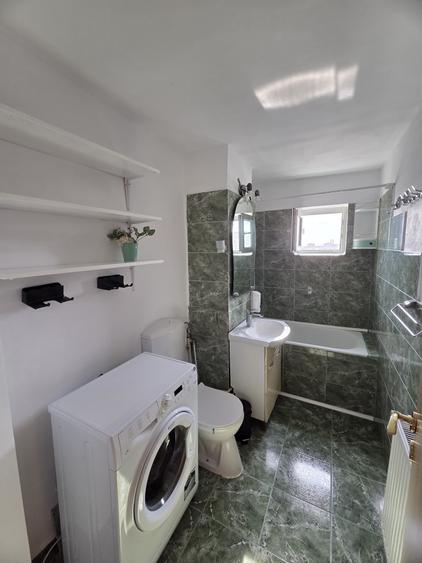 Apartament cu 3 camere decomandat în Micro 5