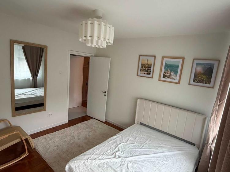 Apartament cu 3 camere semidecomandat în Central