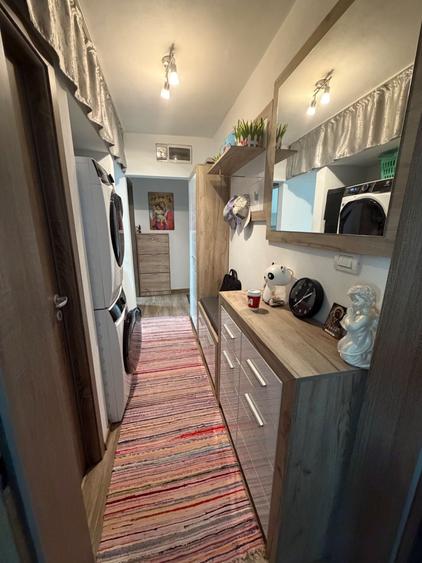 Apartament cu 3 camere semidecomandat în Central