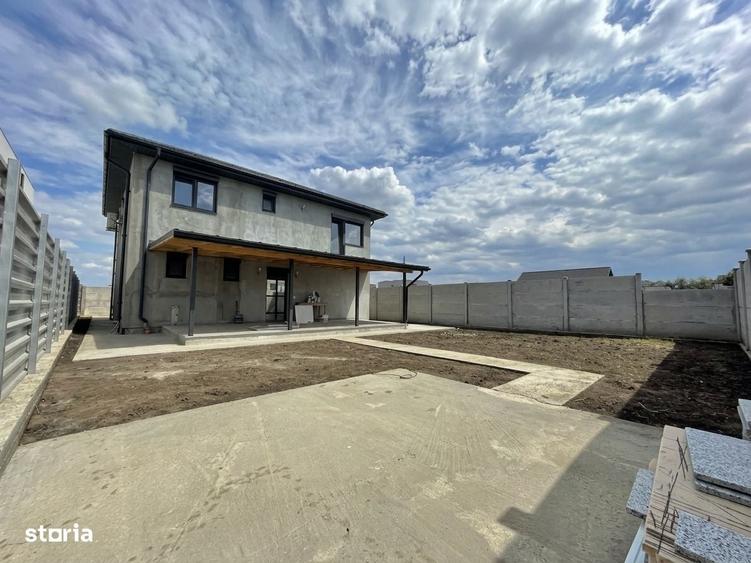 Casă cu 4 camere cu Teren 400 Mp în Central