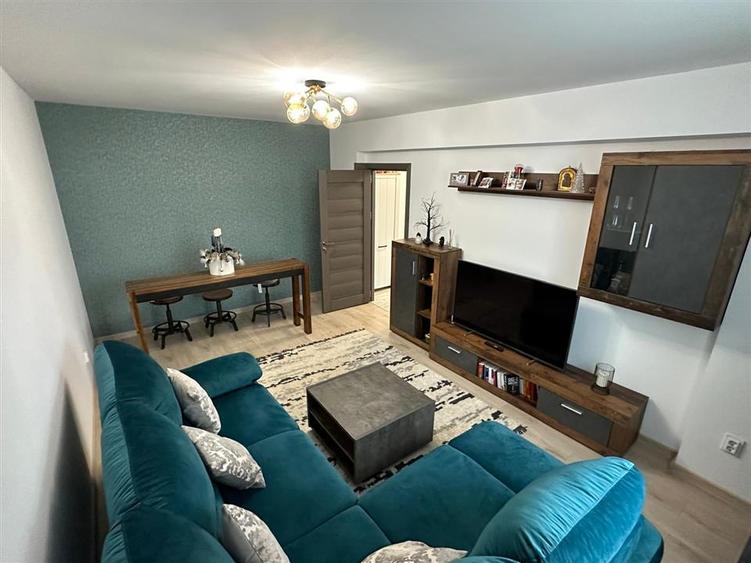 Apartament cu 3 camere decomandat, mobilat în Valea Lupului