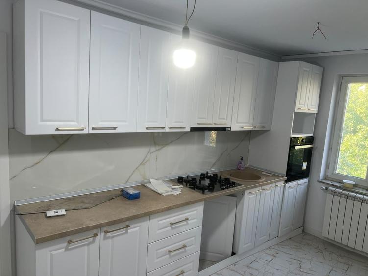 Apartament cu 3 camere semidecomandat în Crișan