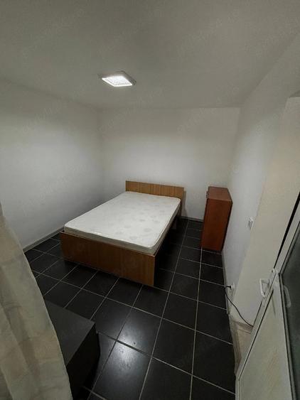 Garsonieră decomandată în 1 Decembrie
