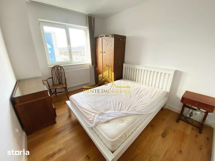 Apartament cu 3 camere semidecomandat, mobilat în Bulgaria