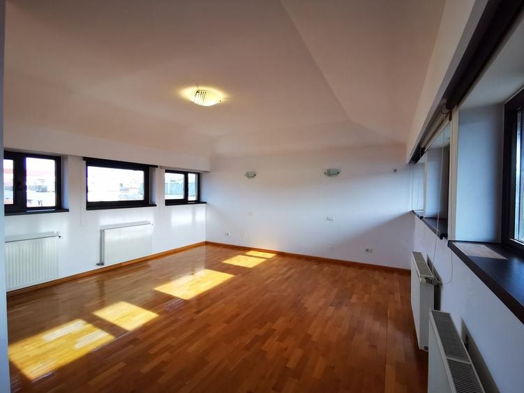 Duplex cu 5 camere cu Canalizare în Iancu Nicolae