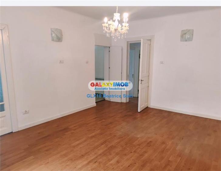 Casă cu 8 camere cu Teren 200 Mp în Cotroceni