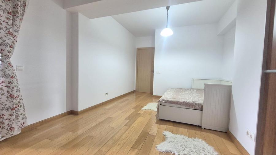 Apartament cu 3 camere semidecomandat în Aviației