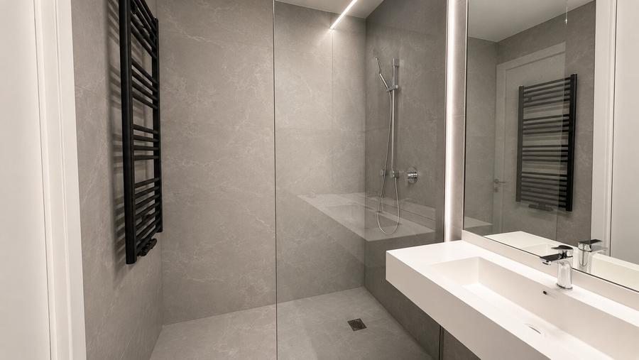 Apartament cu 4 camere în Barbu Văcărescu