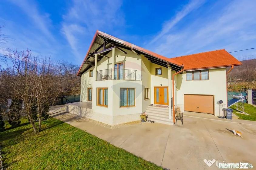 Casă cu 7 camere cu Teren 2823 Mp în Tăuții de Sus