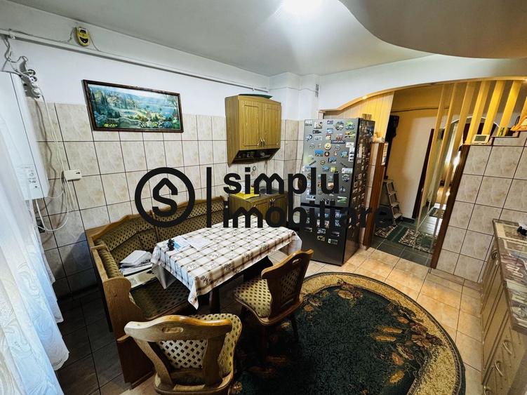 Apartament cu 3 camere decomandat în 1 Mai