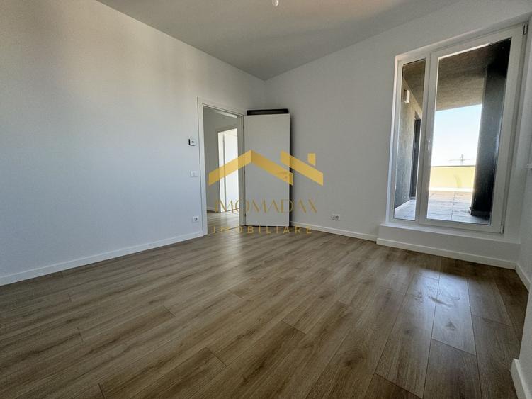 Penthouse cu 3 camere decomandat în Aradului