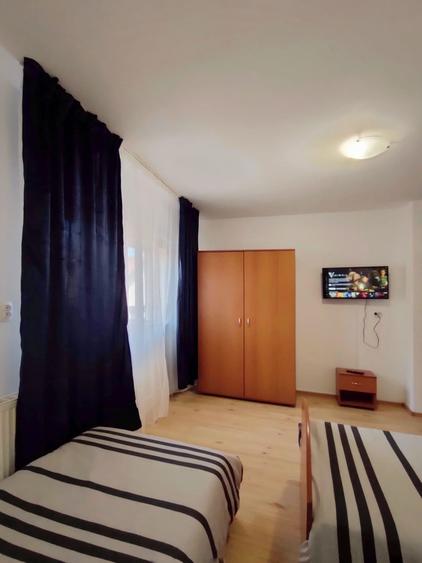 Casă cu 5 camere cu Teren 100 Mp în Central