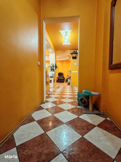Apartament cu 4 camere decomandat în Rogerius