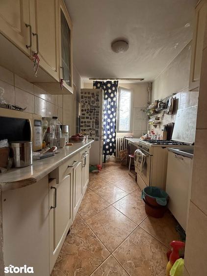 Apartament cu 4 camere decomandat în Drumul Taberei