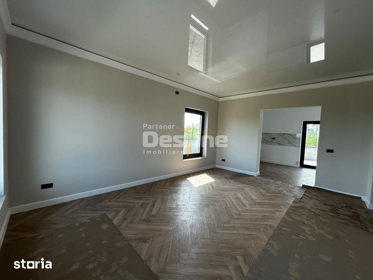 Casă cu 4 camere cu Teren 450 Mp în Rediu