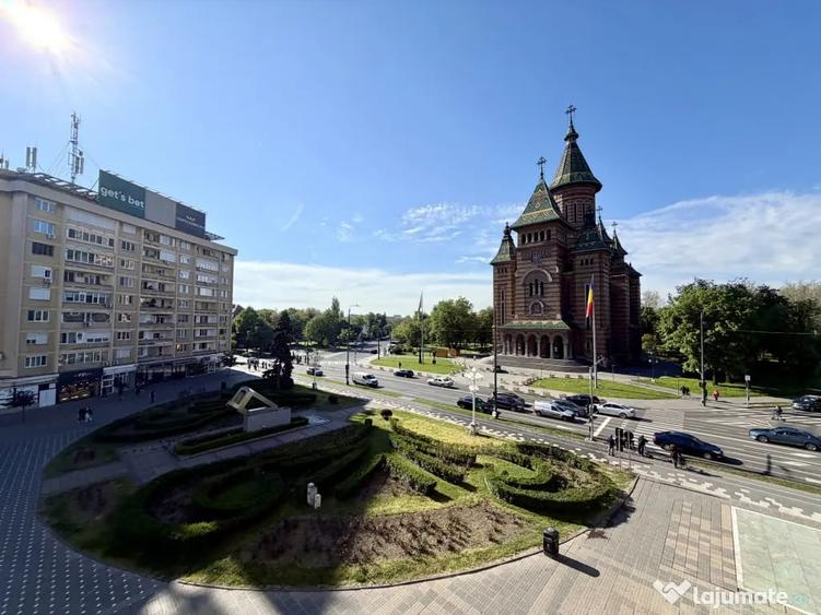 Apartament cu 4 camere semidecomandat, mobilat în Central