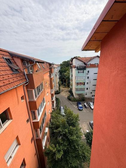 Apartament cu 3 camere decomandat în Dâmbovița