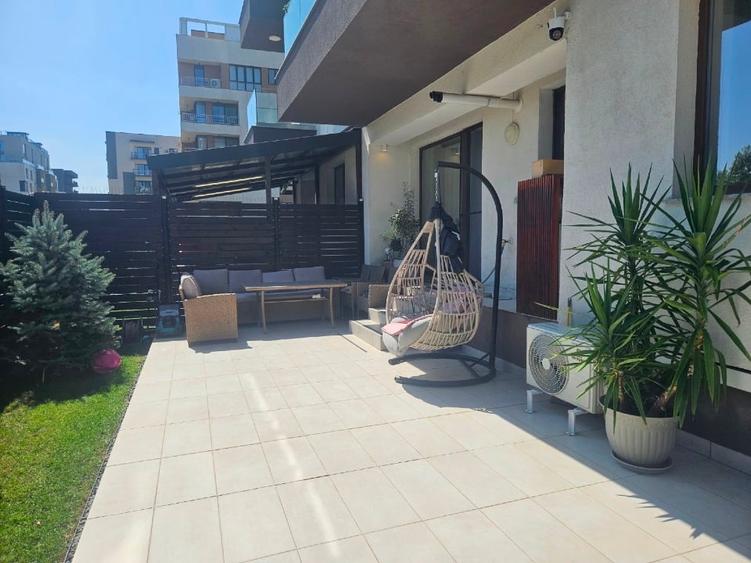 Apartament cu 3 camere semidecomandat în Sisești