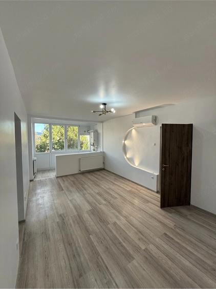Apartament cu 3 camere decomandat în Gojdu