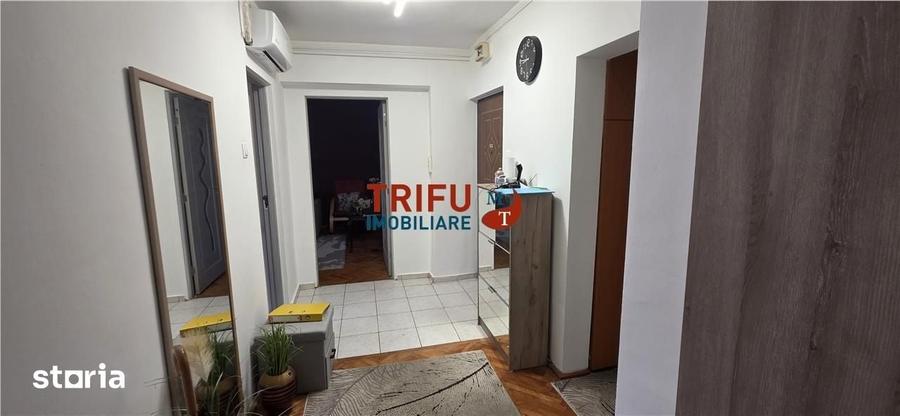 Apartament cu 3 camere decomandat în Cetate