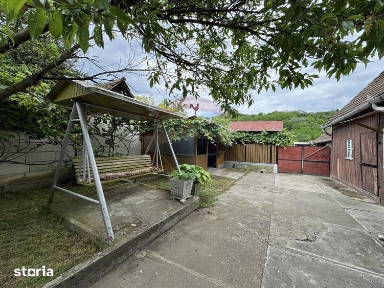 Casă cu 7 camere cu Teren 1026 Mp în Dârlos