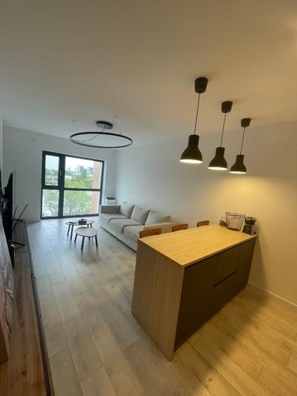 Apartament cu 3 camere decomandat, mobilat în P-ta Presei Libere