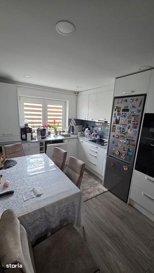 Apartament cu 3 camere în Micro 16