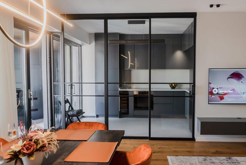 Apartament cu 3 camere decomandat în P-ța Victoriei