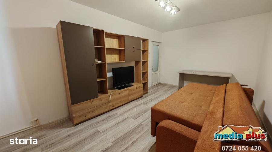 Apartament cu 3 camere decomandat în Micro 17