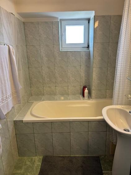 Apartament cu 3 camere decomandat, mobilat în Capitol