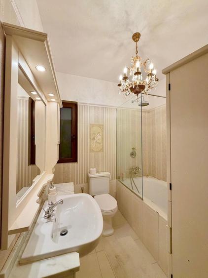Apartament cu 3 camere semidecomandat în Sinaia