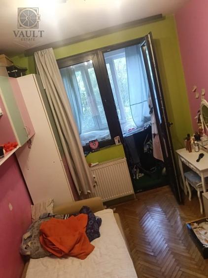 Apartament cu 3 camere semidecomandat, mobilat în Titan