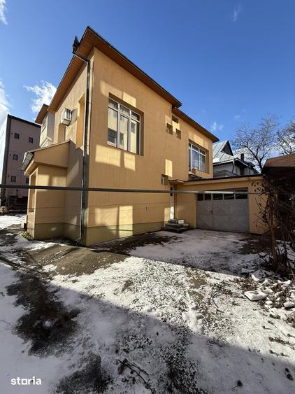 Casă cu 6 camere cu Teren 416 Mp în Ultracentral