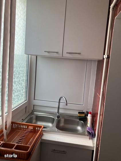 Apartament cu 3 camere decomandat în Tei