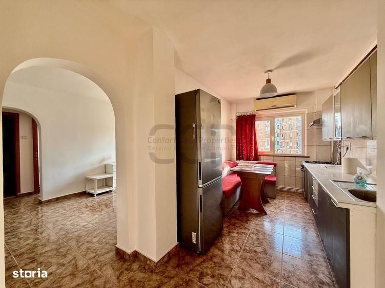 Apartament cu 4 camere semidecomandat în Tineretului
