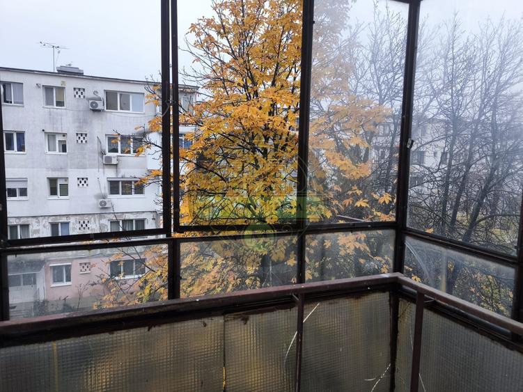Apartament cu 3 camere nedecomandat în Malu Roșu