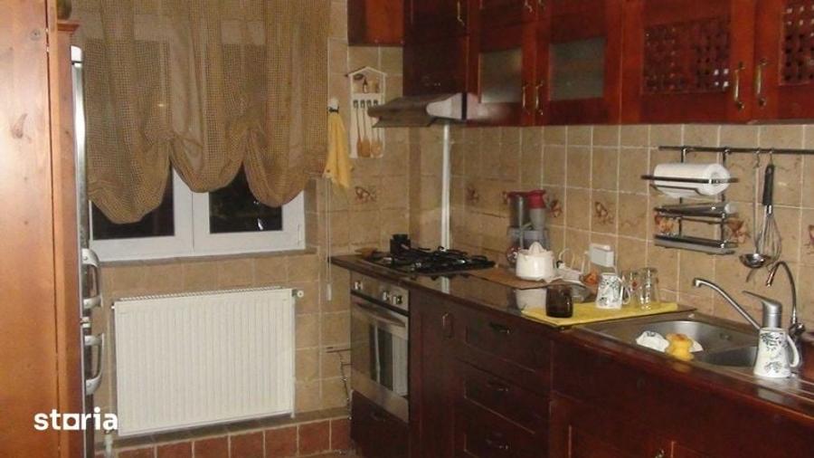 Apartament cu 2 camere decomandat în Teiul Doamnei