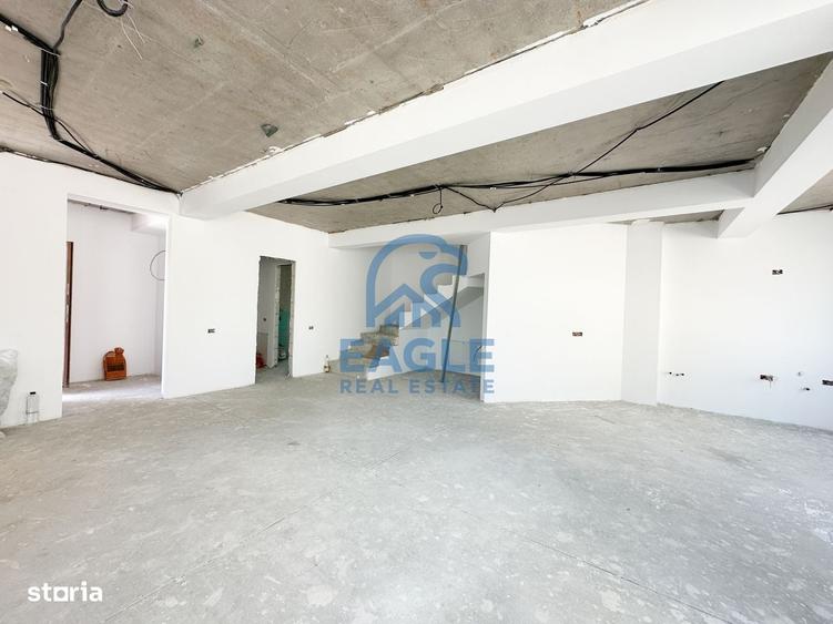 Casă cu 4 camere în Palazu Mare