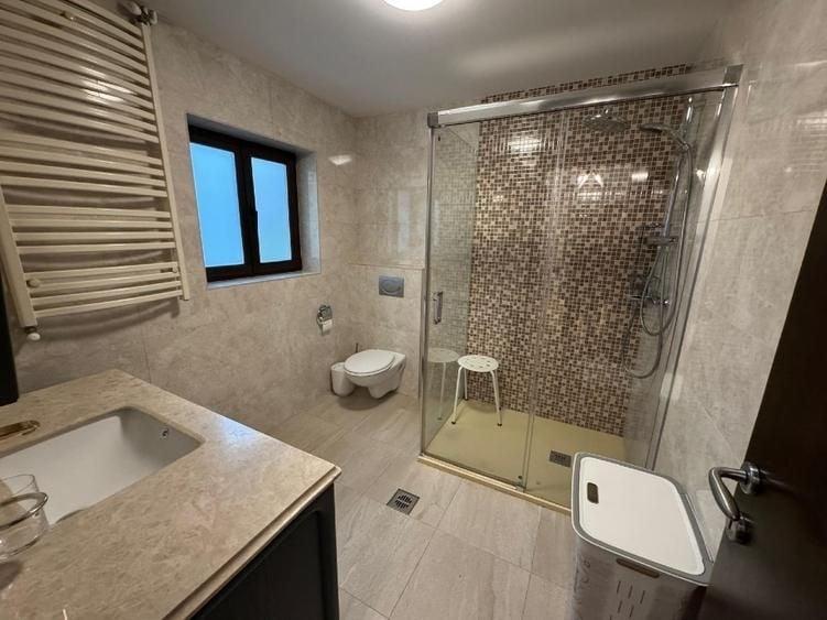 Apartament cu 4 camere decomandat în Primăverii