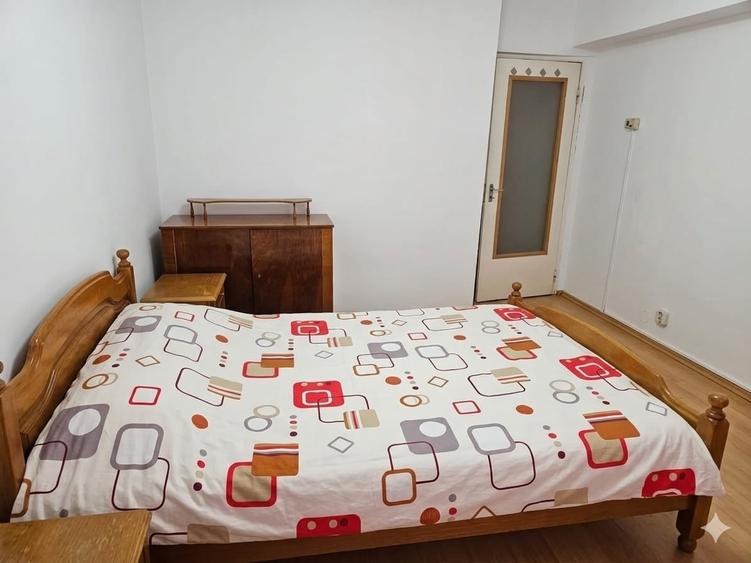 Apartament cu 3 camere decomandat în Centrul Istoric