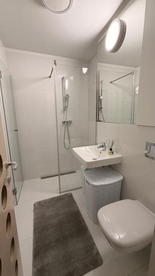 Apartament cu 5 camere decomandat, mobilat în George Enescu