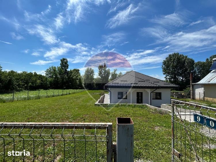 Casă cu 5 camere cu Teren 2325 Mp în Bosanci
