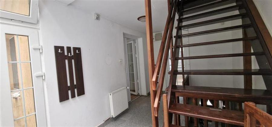 Casă individuală cu 10 camere cu Canalizare în Muncitoresc