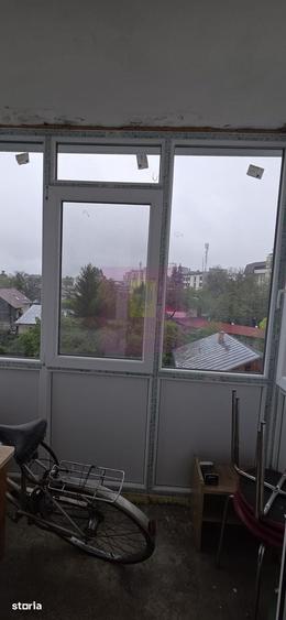 Apartament cu 3 camere semidecomandat în Ana Ipătescu