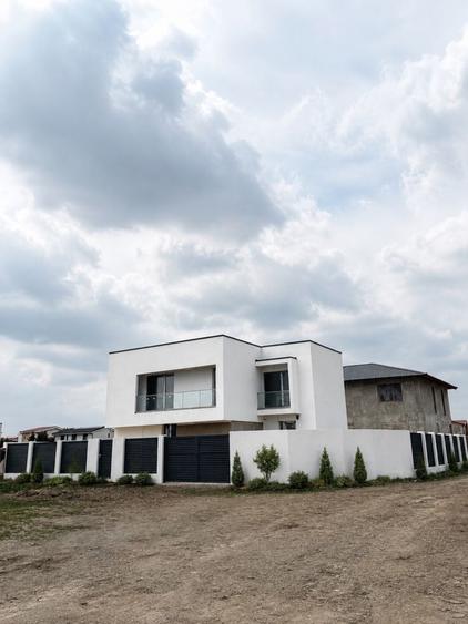 Casă cu 4 camere în Cumpăna