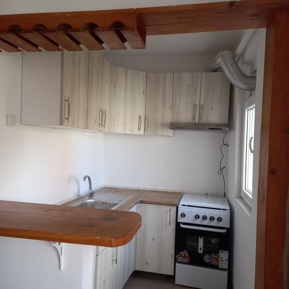 Apartament cu 3 camere semidecomandat în Craiovița Nouă