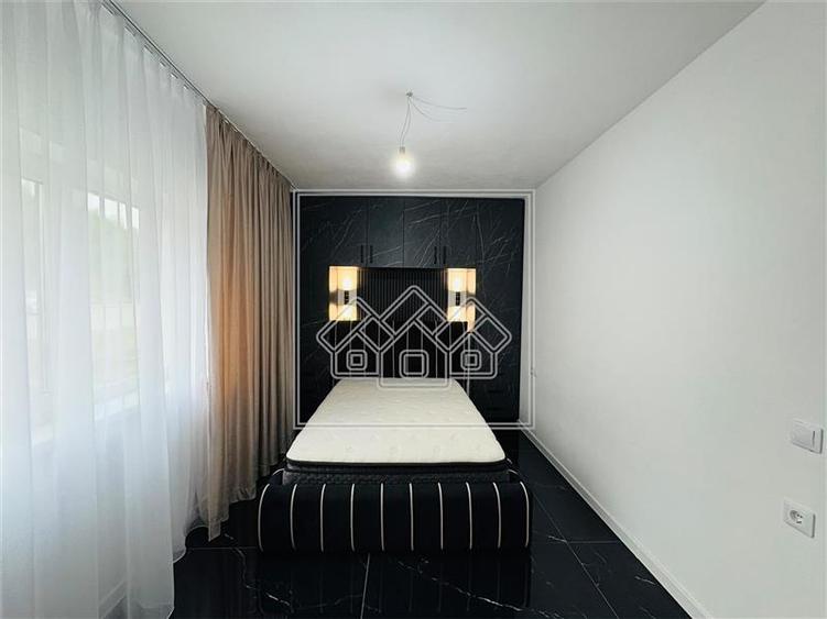 Apartament cu 2 camere decomandat în Exterior Vest