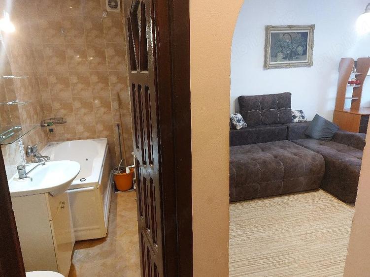 Garsonieră decomandată în Vest
